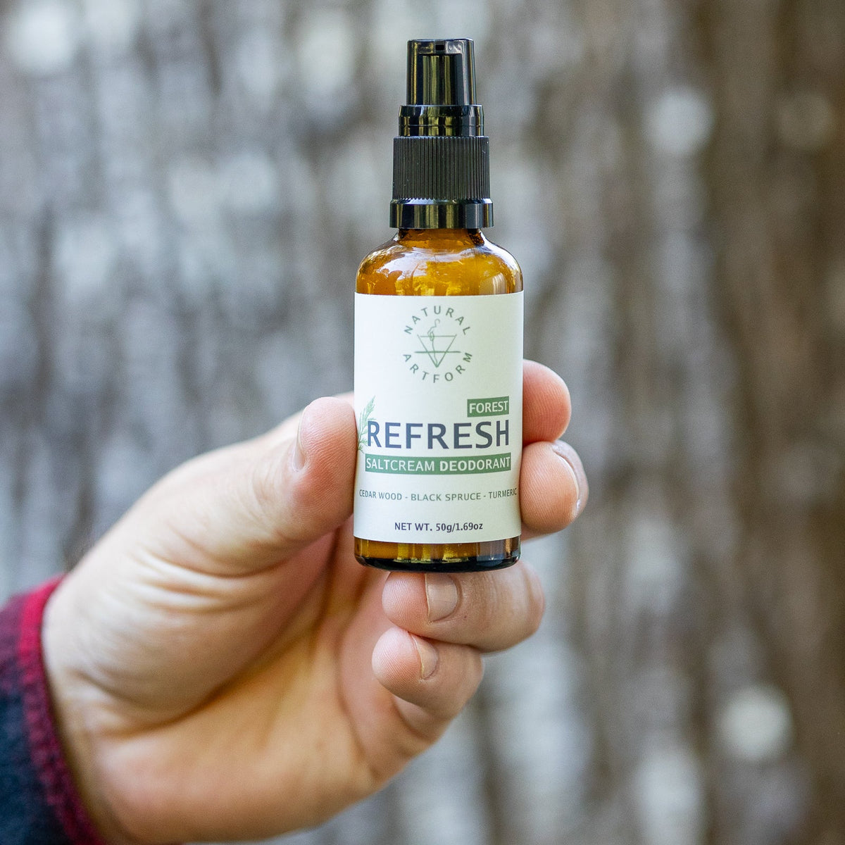pumpable fresh scent of pine, black spruce, turmeric, turpentine.